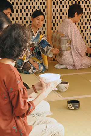 呈茶会「茶の湯とくらす」おいしいお茶をどうぞ