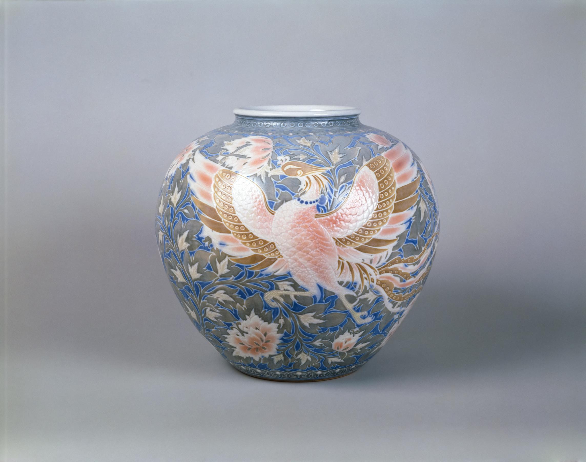(3)板谷波山「彩磁瑞花祥鳳文花瓶」1916年MOA美術館蔵