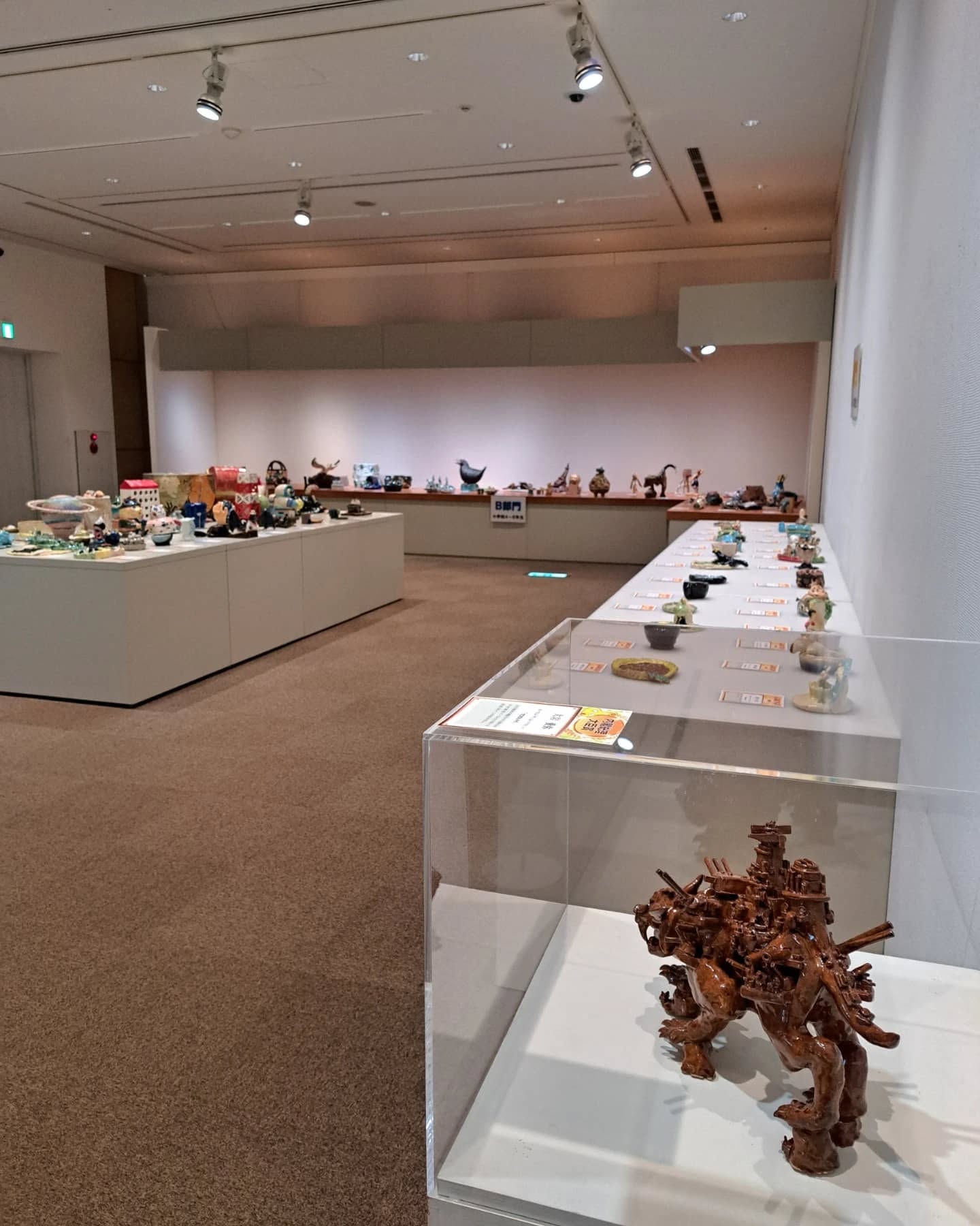 第2展示室に入賞作品を展示
