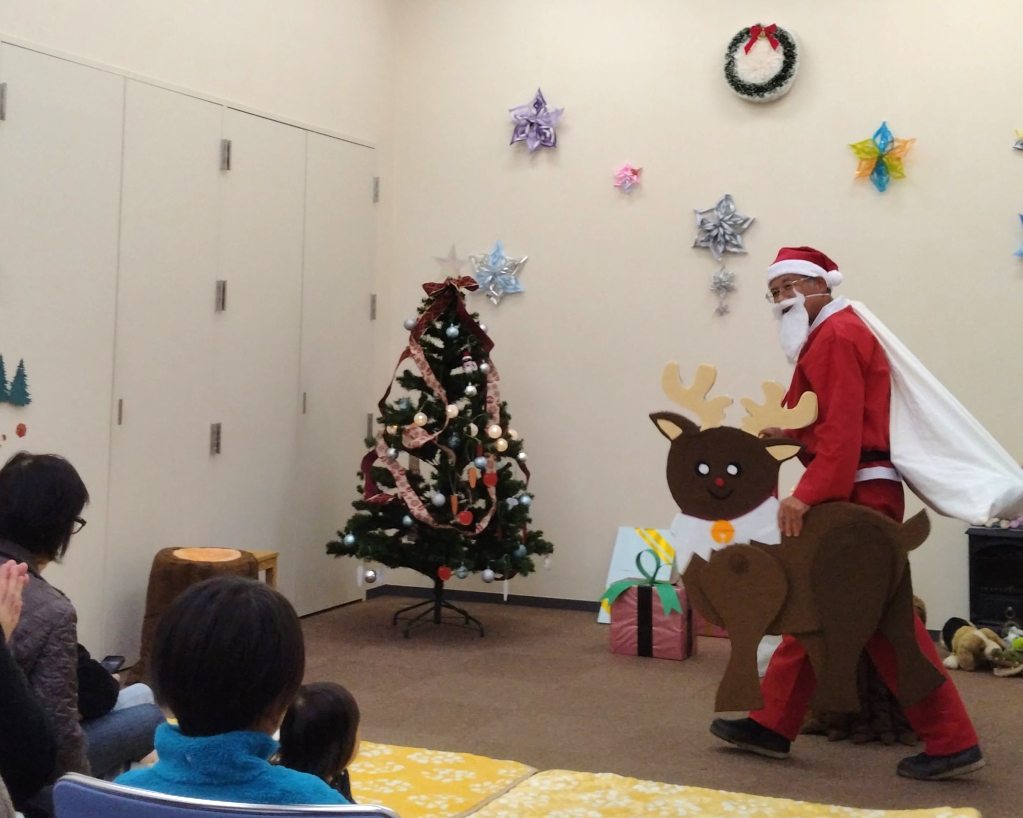 読み聞かせの会の様子 読み聞かせの会の様子