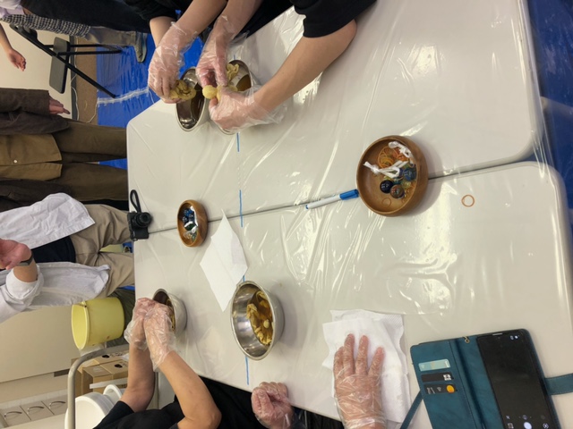 イベントレポート【ワークショップ「春色パレット－植物で染める布小物」】